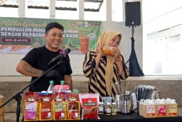 Pemkot Surabaya Gelar Pelatihan Kreasi Minuman Kekinian untuk Pedagang Serambi Ampel