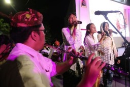 Hiburan dan Pasar Rakyat Semarakkan Opening Festival Peneleh 2024