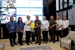 Hari Bhakti Adhyaksa ke-64: Kejari Surabaya Beri Kado Legal Opinion pada Transformasi BUMD Surabaya