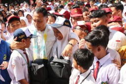 PPDB Negeri Ditutup, Wali Kota Eri Cahyadi Arahkan Orang Tua Siswa ke Sekolah Swasta