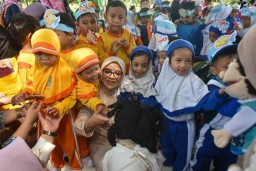 Gelar Forikan, Ketua TP PKK Rini Indriyani Ajak Anak PAUD Surabaya Gemar Makan Ikan