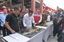 Walikota Eri Cahyadi Resmikan Gedung Serbaguna dan Fasum di Eks Lokalisasi Moroseneng
