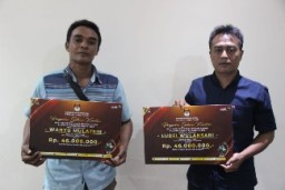 KPU Jatim Serahkan Santunan Kepada Ahli Waris Pantarlih yang Meninggal Dunia