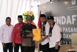 Eri Cahyadi dan Armuji Resmi Mendaftar ke KPU Surabaya, Siap Berjuang untuk Surabaya Lebih Baik