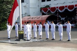 Walikota Eri Minta Warga Stop Aktivitas Sejenak saat Lagu Indonesia Raya Dikumandangkan Serentak di Berbagai Lokasi