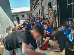 Satpol PP Surabaya Amankan 13 Orang saat Pesta Miras, Terima Sanksi Sosial Wisata di Liponsos
