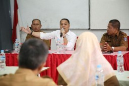 Kumpulkan Kepala SD-SMP Negeri, Wali Kota Eri Tegas Larang Pungutan Dalam Bentuk Apapun