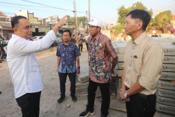Pemkot Surabaya Lakukan Pelebaran Jalan Raya Menganti Urai Kemacetan