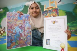 Qurrota'Ain Rizky Cahyani, Anak Disabilitas Surabaya Raih Juara Ajang Seni Tingkat Internasional