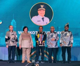 Sembilan Kali Berturut, Wali Kota Eri Cahyadi Raih Penghargaan Nirwasita Tantra dari KLHK RI