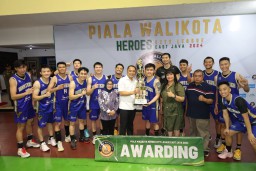 Wali Kota Eri Apresiasi Talenta Basket Surabaya