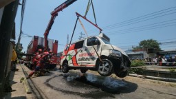 Ini PenjelasanbDishub Surabaya Terkait Feeder Tercebur Kali