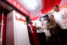 Walikota Eri Resmikan SPBUN Pertama di Surabaya