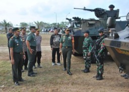 Komandan Korem 084/Bhaskara Jaya Memimpin Apel Gelar Pasukan Pengamanan VVIP