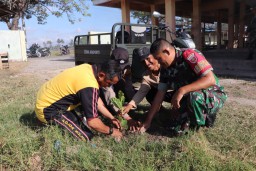HUT Ke 79 TNI, Koramil 1425-05 Batang Gelar Karya Bakti Penanaman Pohon dan Pembersihan Lingkungan