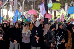 8.315 Ketua TP PKK RT se-Surabaya Meriahkan Peringatan Maulid Nabi di Balai Kota