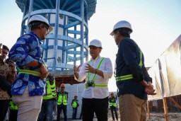 Wali Kota Eri Pastikan Seluruh SurabayaTeraliri Air Pada Tahun 2025