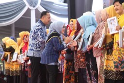 Apresiasi Bunda PAUD Surabaya, Wali Kota Eri: Garda Terdepan Mencerdaskan Anak Usia Dini