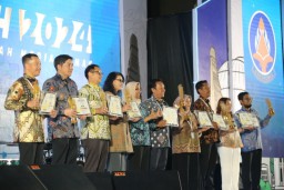 Pemkot Surabaya Raih Penghargaan Kategori Siaran Pers