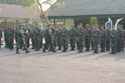 Kepala Staf Korem 084/Bhaskara Jaya, Memimpin Upacara Peringatan HUT ke-79 TNI Tahun 2024