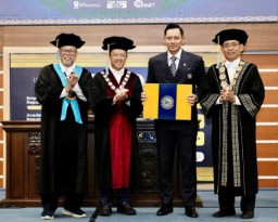 AHY Resmi Sandang Gelar Doktor Dengan Predikat Cum Laude dari Universitas Airlangga