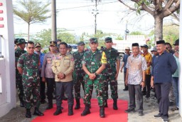 Pj Bupati Jeneponto Dampingi Brigjen TNI Hery Dwi Subagyo untuk bertemu Anak Stunting di Desa Tuju