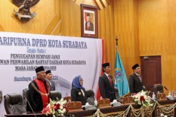 PJs Wali Kota Surabaya Hadiri Pelantikan Pimpinan Definitif DPRD Kota Surabaya Periode 2024-2029
