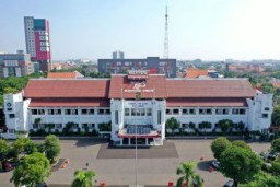 Komitmen Berikan Layanan Publik Berdampak, Pemkot Surabaya Raih Penghargaan dari Kemen PANRB