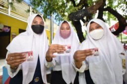 Pemkot Surabaya Luncurkan Layanan Integrasi Pendidikan dan Kependudukan Lewat Program Nasi Ikan