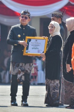Kota Surabaya Berhasil Raih Juara Umum Syariah Award 2024