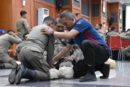 Satpol PP Surabaya Tingkatkan Kesiapsiagaan Pertolongan Pertama Henti Jantung