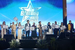 Grand Final Bintang Radio 2024 digelar Meriah di Balai Kota Surabaya, Hadirkan Padi Reborn