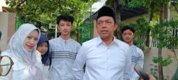 Gus Hans Antar dan Anak-Anaknya Mencoblos di TPS 4 Gayungan Surabaya