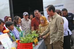 Apresiasi Pengelolaan Sampah di Surabaya, Menteri LH Hanif Segera Replikasi untuk Kota Besar Lainnya