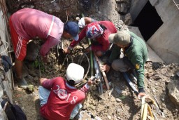 Pemkot Surabaya Tertibkan Jaringan Kabel Utilitas yang Langgar Aturan