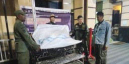 Satpol PP Surabaya Amankan Pencuri Kursi Besi Milik Pemkot