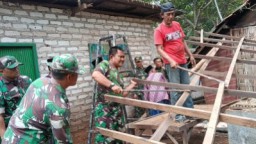 Sigap Dan Tanggap, Anggota Koramil 02 Socah Bantu Warga Terkena Bencana