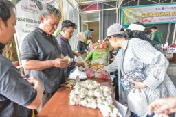 Redam Inflasi, Pemkot Surabaya Gelar Gerakan Pangan Murah di Gununganyar