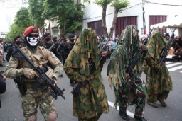 Pemkot Surabaya Bersama Koarmada Gelar Parade Kendaraan Alutsista