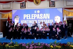 Wali Kota Surabaya Eri Cahyadi Lepas Kontingen PORWAPROV 2024, Targetkan Sabet Juara Umum