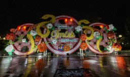Pemkot Surabaya Pasang Ornamen dan Dekorasi Bertemakan Tahun Ular Kayu