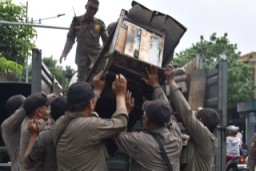 PKL Jalan Kenjeran dan Ngaglik Ditertibkan Satpol PP Kota Surabaya