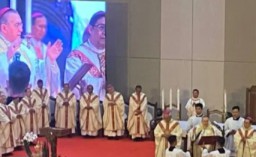 Monsinyur Piero Pioppo Tahbiskan Romo Didik sebagai Uskup Surabaya