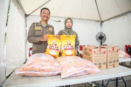 Pemkot Surabaya Terima 118 Jenis Paket Bantuan Aksi Sosial Ganti Karangan Bunga