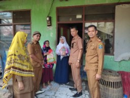 Pemkab Jeneponto Salurkan Bantuan Beras Premium untuk Masyarakat Miskin dan Miskin Ekstrem
