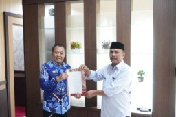 Penyerahan SK dan Serah Terima Jabatan Plt Direktur PDAM Jeneponto