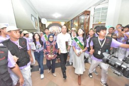 Wali Kota Eri Apresiasi Charity Spectra & Open Air SMPN 1 Surabaya