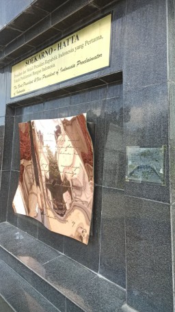 Pemkot Surabaya Pasang Narasi Huruf Braille di Koleksi Museum 10 Nopember dan Tugu Pahlawan untuk Standar Aksesibilitas