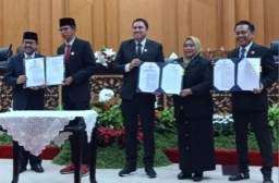 DPRD Surabaya Bentuk Pansus Bahas Tiga Raperda Inisiatif Kota