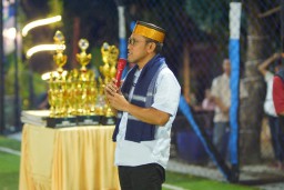 H. Paris Yasir S,E M.M Bupati Jeneponto Menutup Fun Football IKA SMANSA jenepont